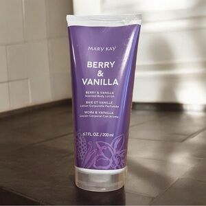* Mary Kay Berry & Vanilla Scented Body Lotion ~ Full Size 6.7 Fl.Oz. NEW